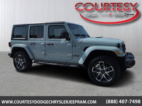 Used 2024 Jeep Wrangler Unlimited AWD/4WD image 1