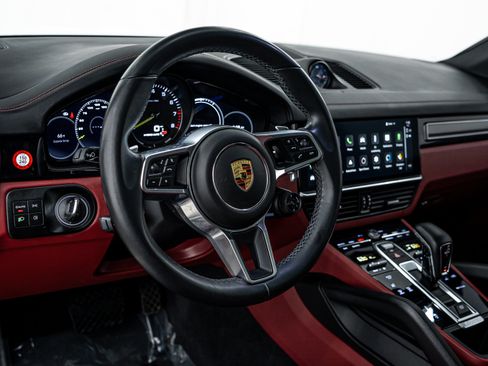Certified 2022 Porsche Cayenne Platinum Edition image 13