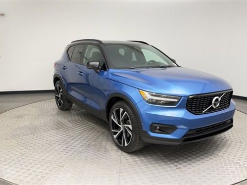 Used 2021 Volvo XC40 T5 R-Design w/ Advanced Package image 8