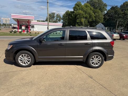 Used 2017 Dodge Journey SXT FWD image 2