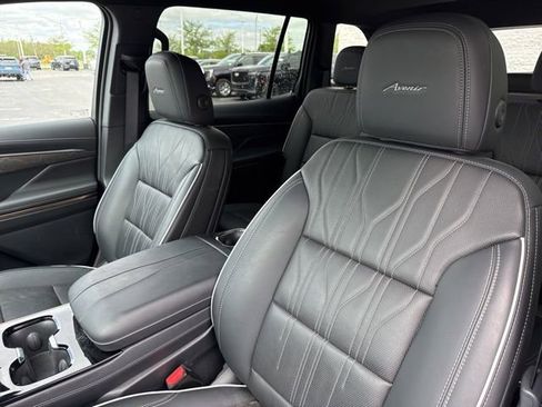 Used 2025 Buick Enclave Avenir AWD/4WD image 16