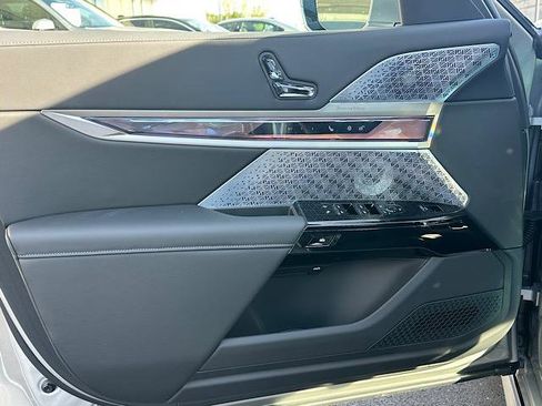 New 2026 BMW i7 xDrive60 w/ Executive Package image 5