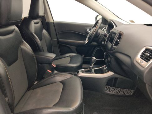 Used 2019 Jeep Compass Latitude FWD image 21
