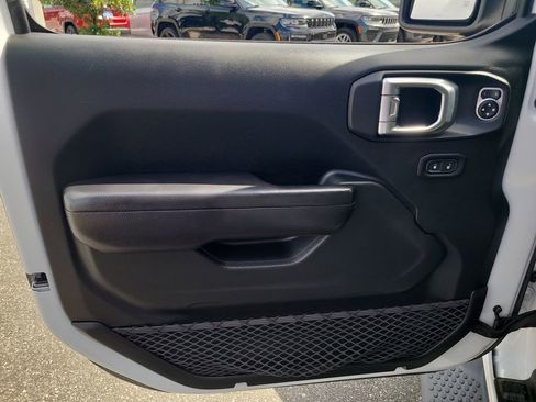 Certified 2018 Jeep Wrangler Sport AWD/4WD image 9