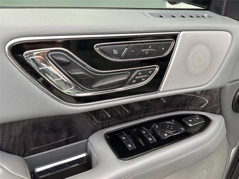 Used 2019 Lincoln Navigator Reserve AWD/4WD image 30