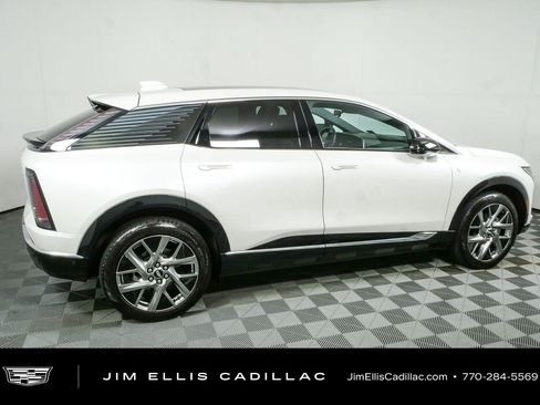 Used 2025 Cadillac Optiq Luxury 1 AWD/4WD image 2