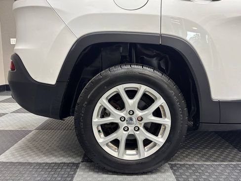 Used 2016 Jeep Cherokee Sport FWD image 7