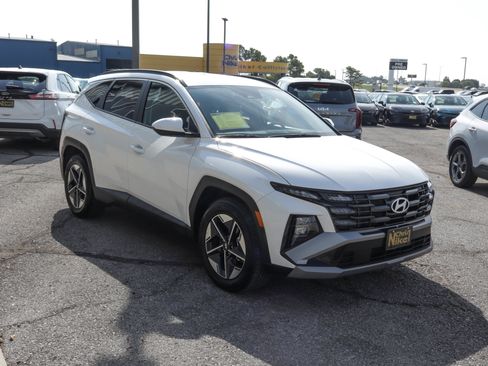 Used 2025 Hyundai Tucson SEL FWD image 3