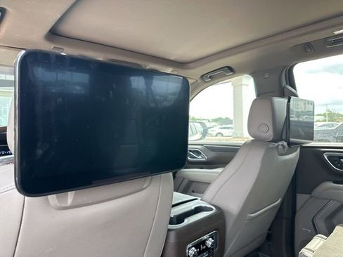 Used 2021 GMC Yukon XL SLT w/ SLT Premium Package RWD image 8