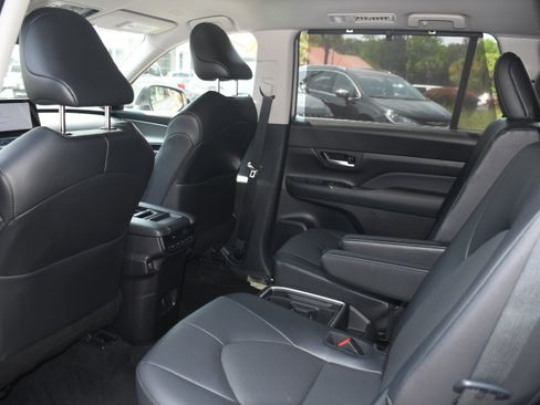 Certified 2025 Toyota Grand Highlander FWD image 15