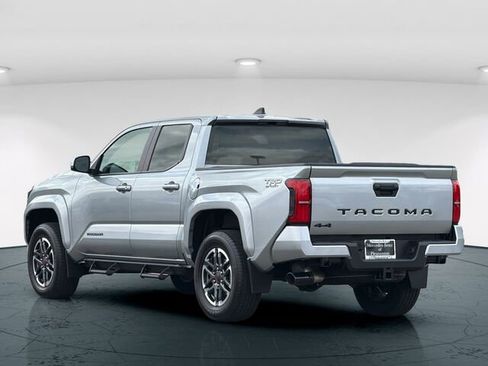 Used 2024 Toyota Tacoma TRD Sport AWD/4WD image 5