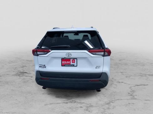 Used 2025 Toyota RAV4 XLE AWD/4WD image 9