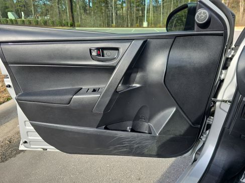 Used 2018 Toyota Corolla L image 27