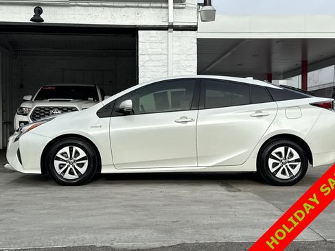 Used 2018 Toyota Prius Two image 7