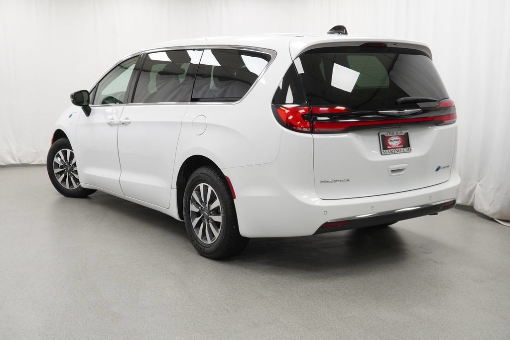 Used 2024 Chrysler Pacifica Limited FWD image 26