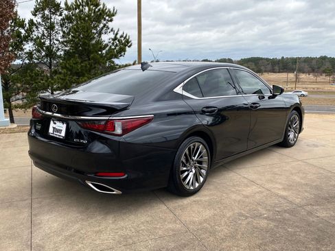 Used 2024 Lexus ES 350 Ultra Luxury w/ Accessory Package (Z2) image 6