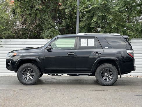 Used 2015 Toyota 4Runner SR5 AWD/4WD image 13