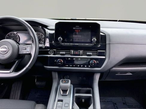 Used 2023 Nissan Pathfinder SV AWD/4WD image 9
