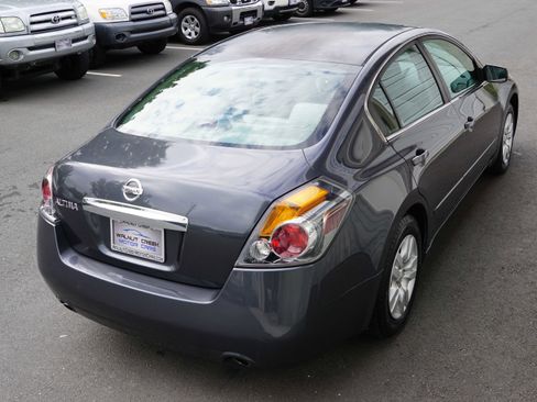 Used 2010 Nissan Altima 2.5 FWD image 12