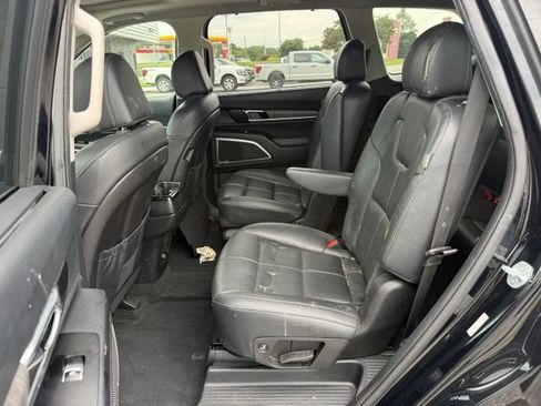 Used 2024 Kia Telluride EX w/ EX Captain's Chair Package FWD image 15