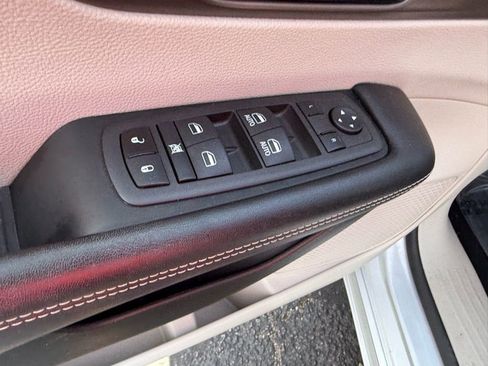 Used 2022 Chrysler Voyager LX image 21