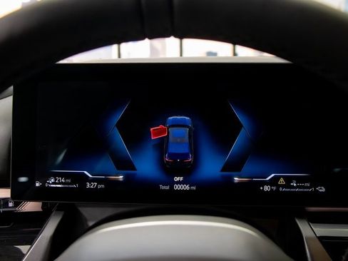 Used 2026 BMW 550e xDrive w/ Premium Package image 18