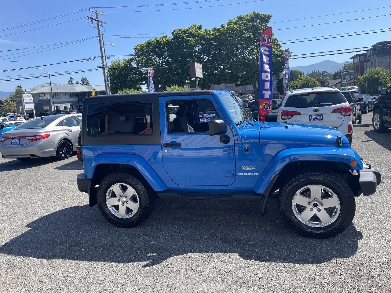 Used 2011 Jeep Wrangler Sahara AWD/4WD image 2