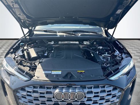 Certified 2025 Audi Q5 Premium w/ Convenience Package image 31