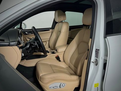 Certified 2024 Porsche Macan AWD/4WD image 5