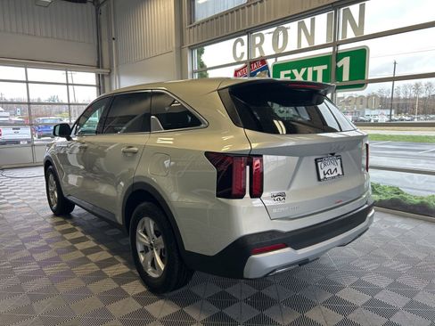 New 2026 Kia Sorento LX FWD image 4