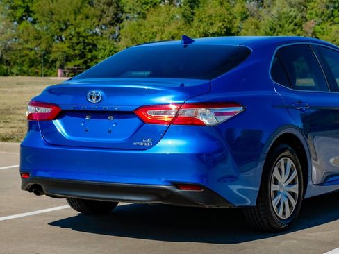 Used 2020 Toyota Camry LE image 11