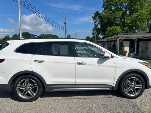 Used 2017 Hyundai Santa Fe Limited FWD image 6