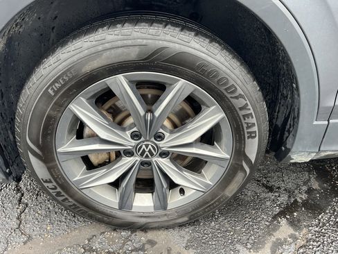 Used 2022 Volkswagen Tiguan SE w/ Panoramic Sunroof Package image 38