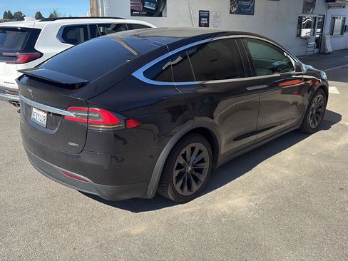 Used 2018 Tesla Model X 100D image 3
