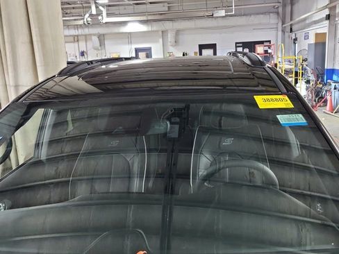 Used 2025 Chrysler Pacifica Limited image 6