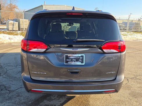 Used 2018 Chrysler Pacifica Limited w/ Tire & Wheel Group image 12