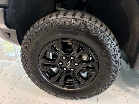 Used 2025 Chevrolet Silverado 1500 ZR2 w/ Technology Package AWD/4WD image 29