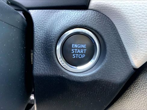 Used 2021 Toyota RAV4 XLE Premium image 33