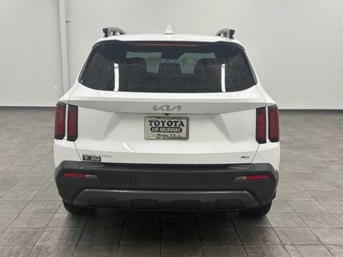 Used 2023 Kia Sorento S w/ Panoramic Sunroof Package AWD/4WD image 3