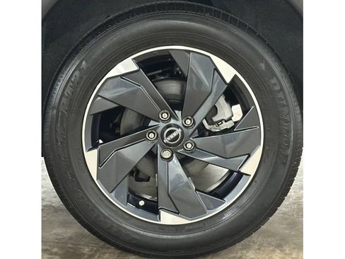 Used 2024 Nissan Rogue SV FWD image 11