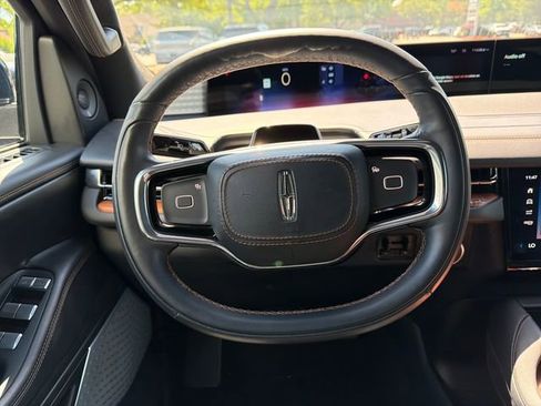 Used 2025 Lincoln Navigator Black Label AWD/4WD image 17