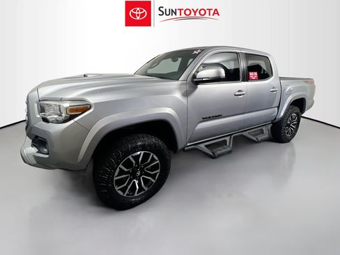 Used 2020 Toyota Tacoma TRD Sport AWD/4WD image 9