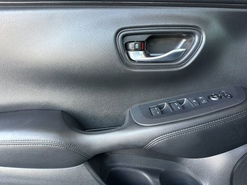 Used 2023 Honda HR-V LX image 12