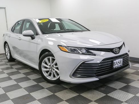 Used 2023 Toyota Camry LE FWD image 2