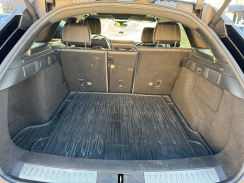 Used 2019 Land Rover Range Rover Velar R-Dynamic SE image 35