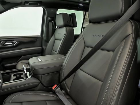 New 2026 GMC Yukon Denali w/ Denali Reserve Package AWD/4WD image 9