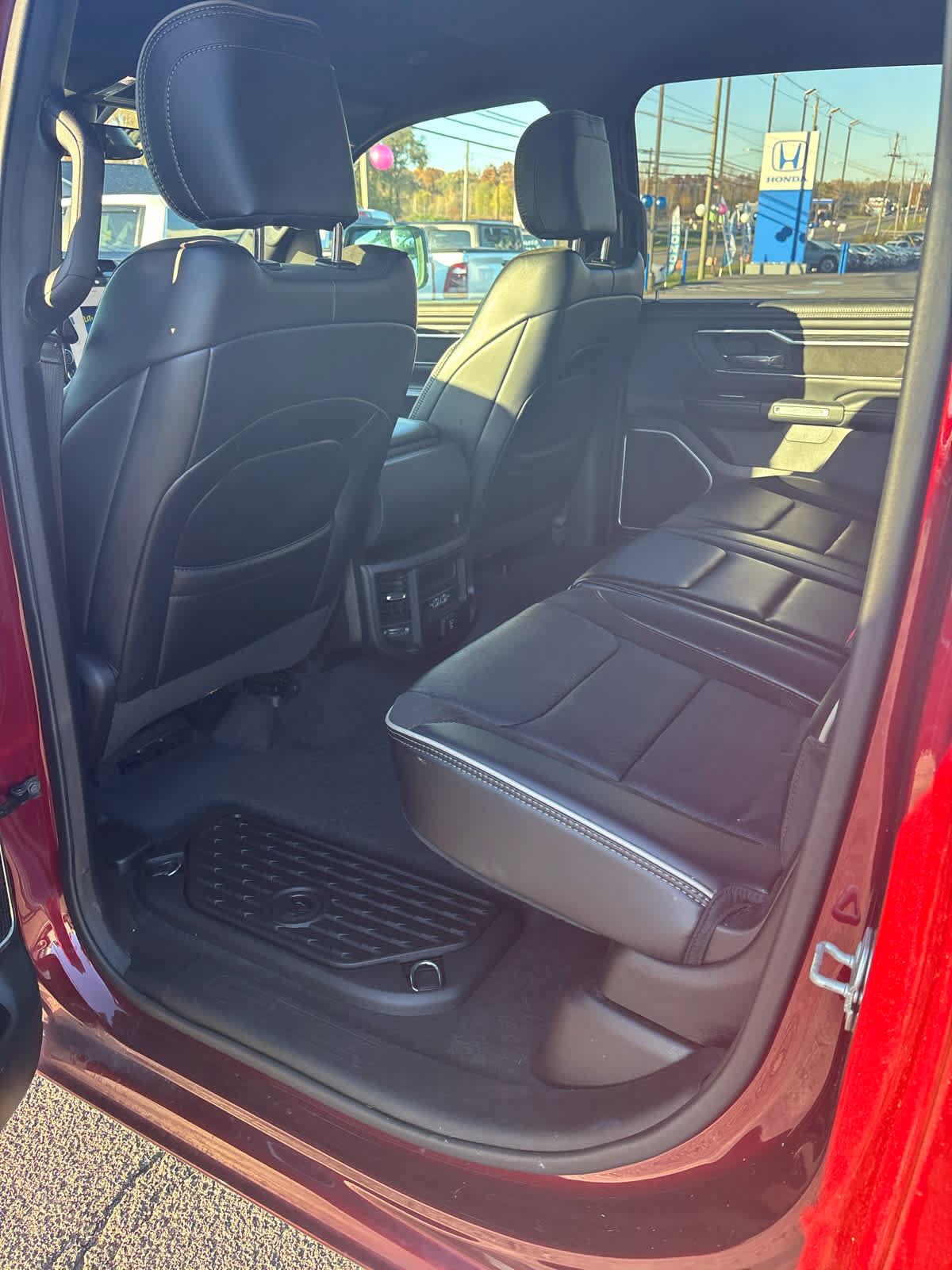 Used 2023 RAM 1500 Laramie AWD/4WD image 9