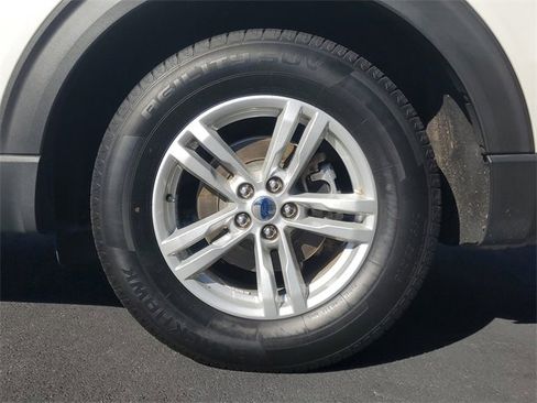 Used 2021 Ford Explorer XLT w/ Equipment Group 202A image 7