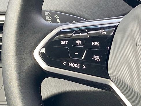 Certified 2024 Volkswagen ID.4 2WD image 5