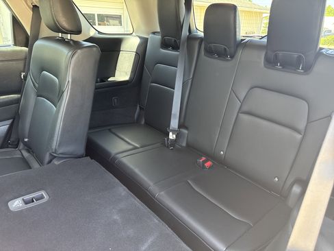 Used 2023 Nissan Pathfinder SL AWD/4WD image 17